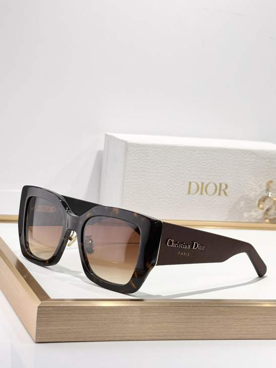 Picture of Dior Sunglasses _SKUfw76705665fw